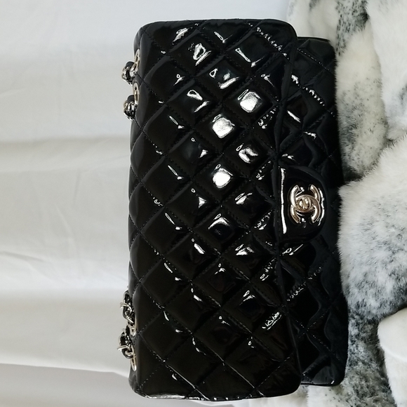 CHANEL Classic Flap Quilted Patent Bag. - Picture 3 of 16